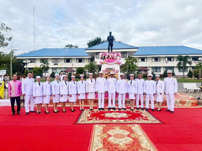 เทศบาลตำบลห้วยยาง ร่วมพิธีวางพวงมาลาถ...